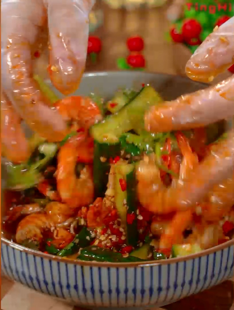 没胃口时就来一份这个泰式酸辣虾,一口一个,酸辣爽口太好吃了
