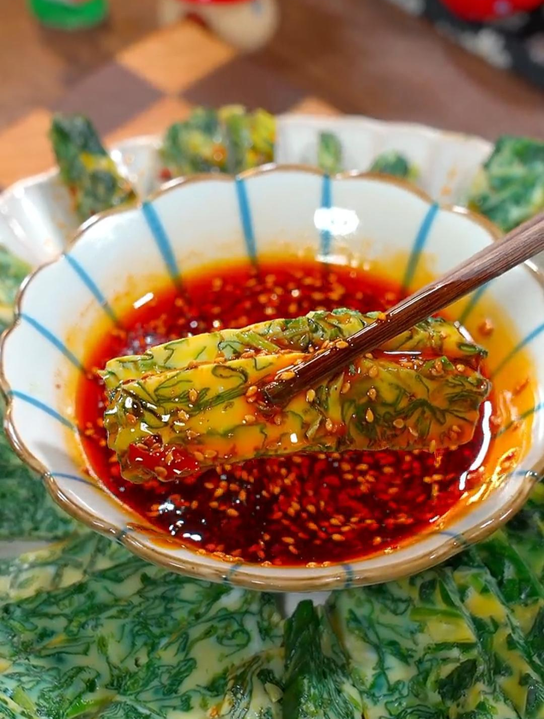 菠菜倒入鸡蛋拌一拌既然这么好吃