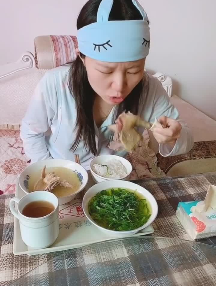 老母鸡和上个月蒸的甜米酒真的很配