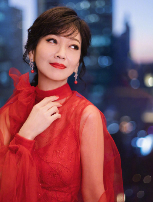 贵妇赵雅芝:3个孩子2个爸,被吴君如揭老底,68岁仍话题不断(2)