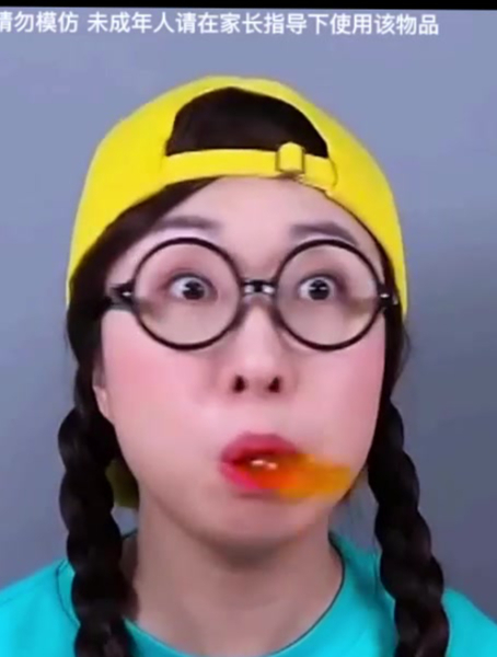 品客薯片挑战,薯片盒里装果冻和饮料,创意十足超有趣