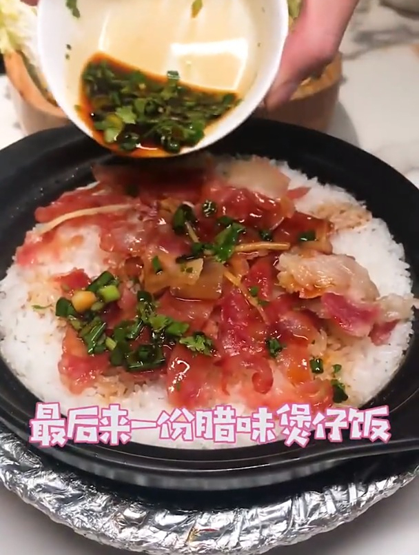吃份猪肚包鸡告诉自己生活是甜的,一整只猪肚霸气十足!