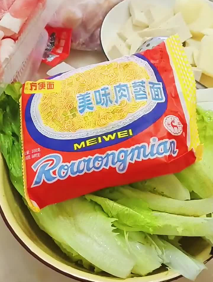 记录真实生活每周末都要在家吃火锅租房也能该吃该喝享受生活!