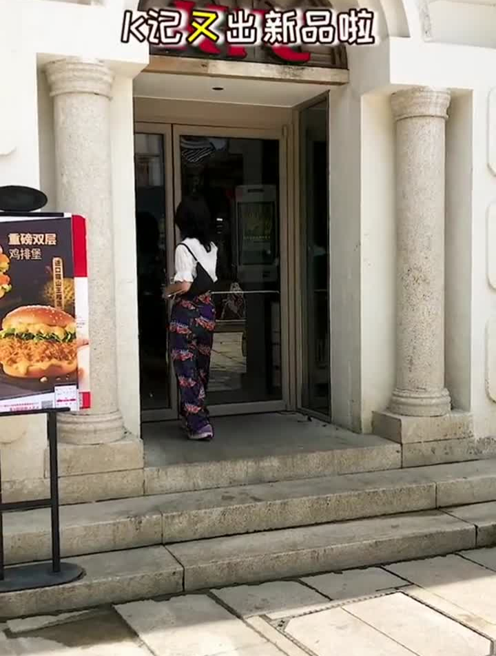 王一博代言的榴莲芝士鸡腿堡?暑假赶紧约起来王一博暑假