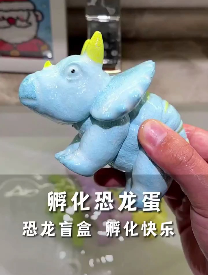 一起来孵化恐龙蛋吧,一起看小恐龙破壳的过程,而且越泡越大