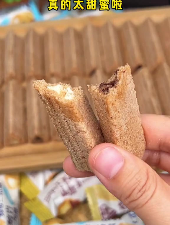 对这种夹着巧克力的威化饼真的毫无抵抗力啊