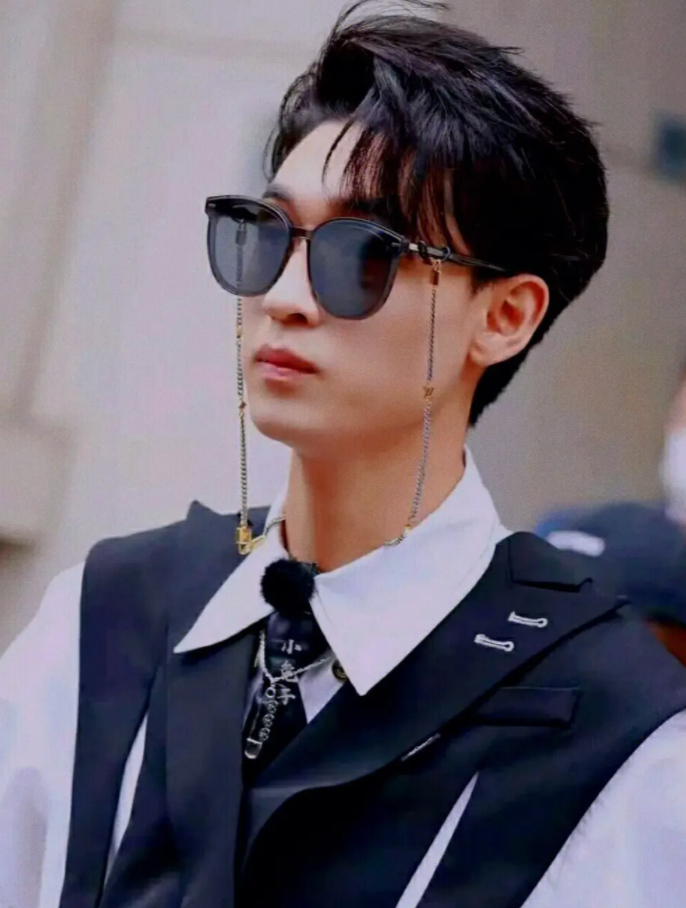 逼疯秦霄贤的鹅姐:凭魔性笑声走红,拥有德云社“退票特权”1