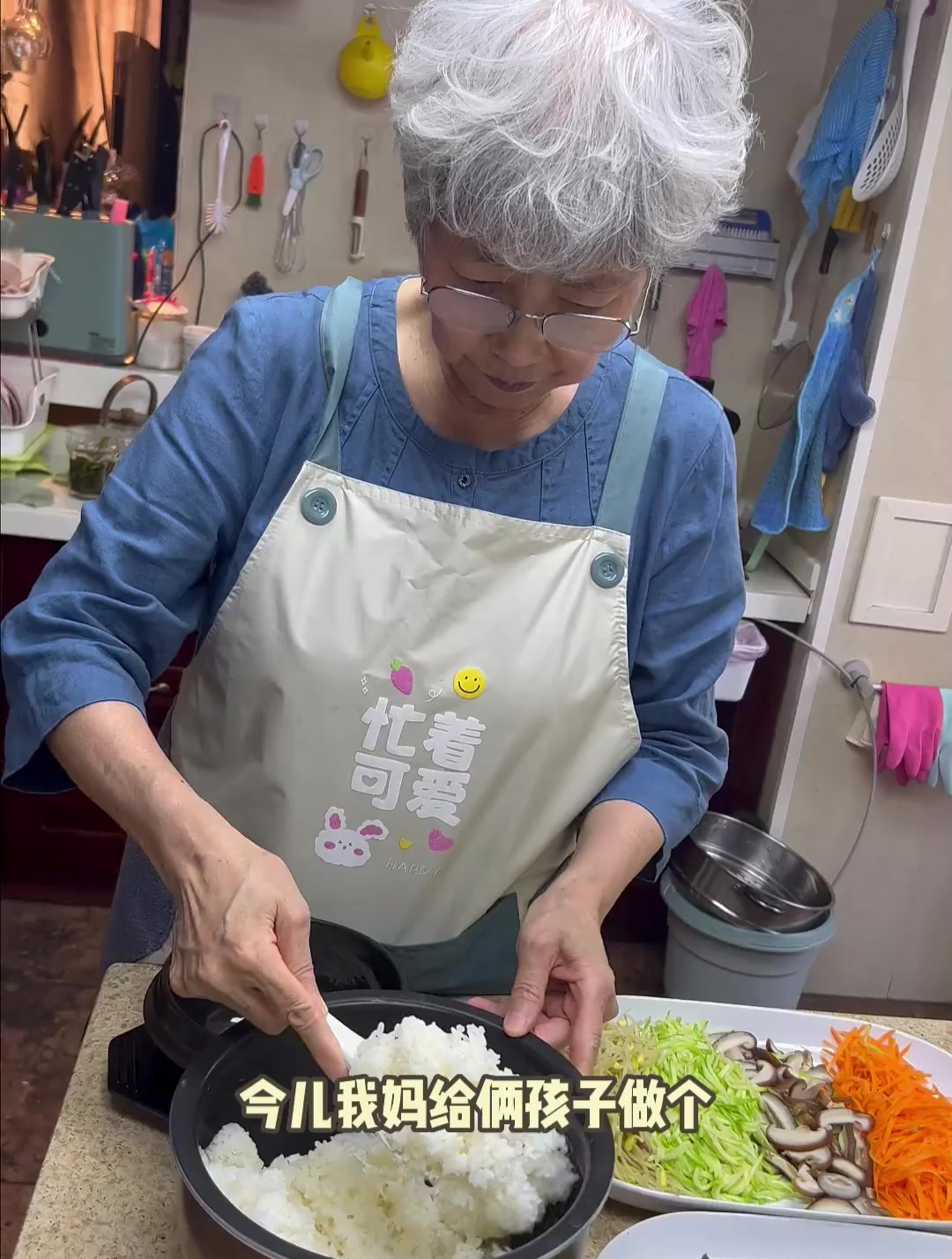 来个美味石锅拌饭!只要一做,再不喜欢蔬菜的小孩都哐哐吃干净~