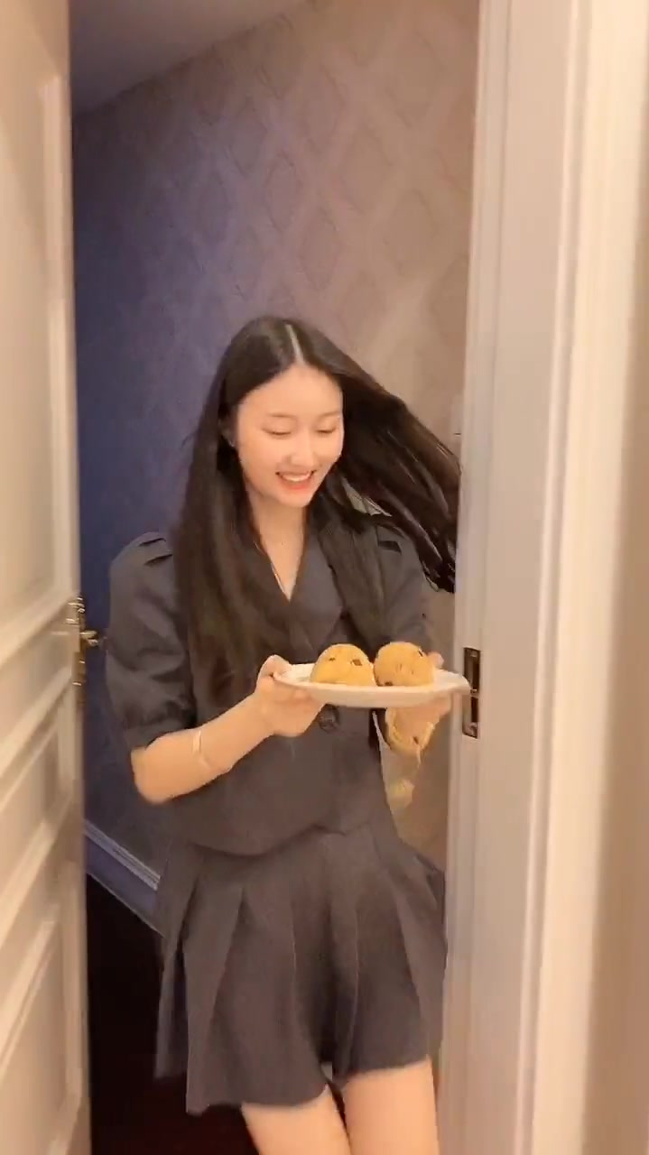 肉松小贝 草莓肉松,海苔肉松,两种口味!据说打“rsxb”出来肉松小贝的都是吃货