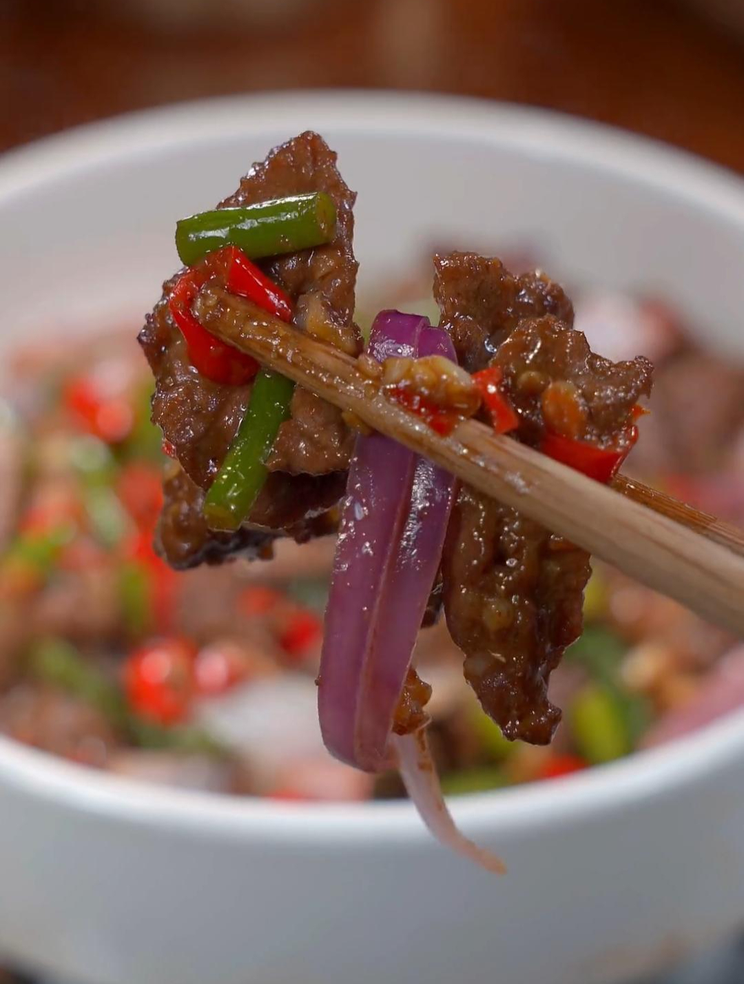 想吃铁板牛肉,你就像我这样做,香辣嫩滑,非常简单