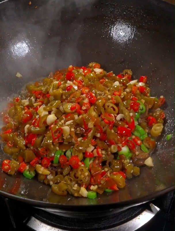 酸辣椒炒鸭胗好吃又开胃