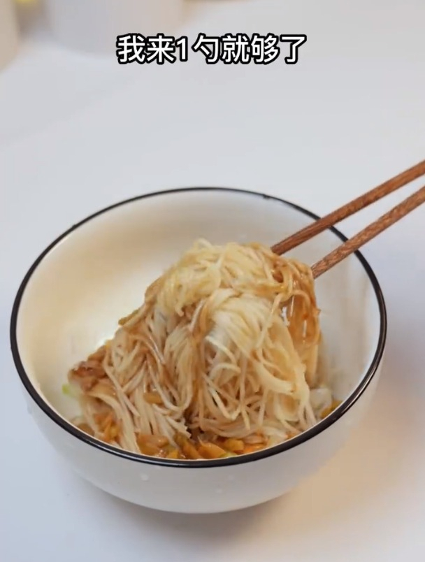 50秒就能学会的家庭版热干面,会烧开水就行美食
