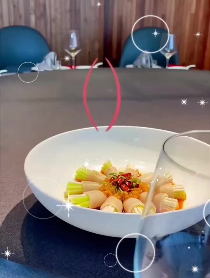 各式各样的凉菜摆盘