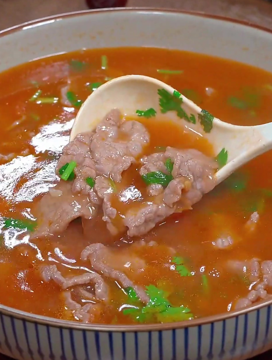 这个番茄牛肉汤,牛肉嫩滑,汤酸开胃
