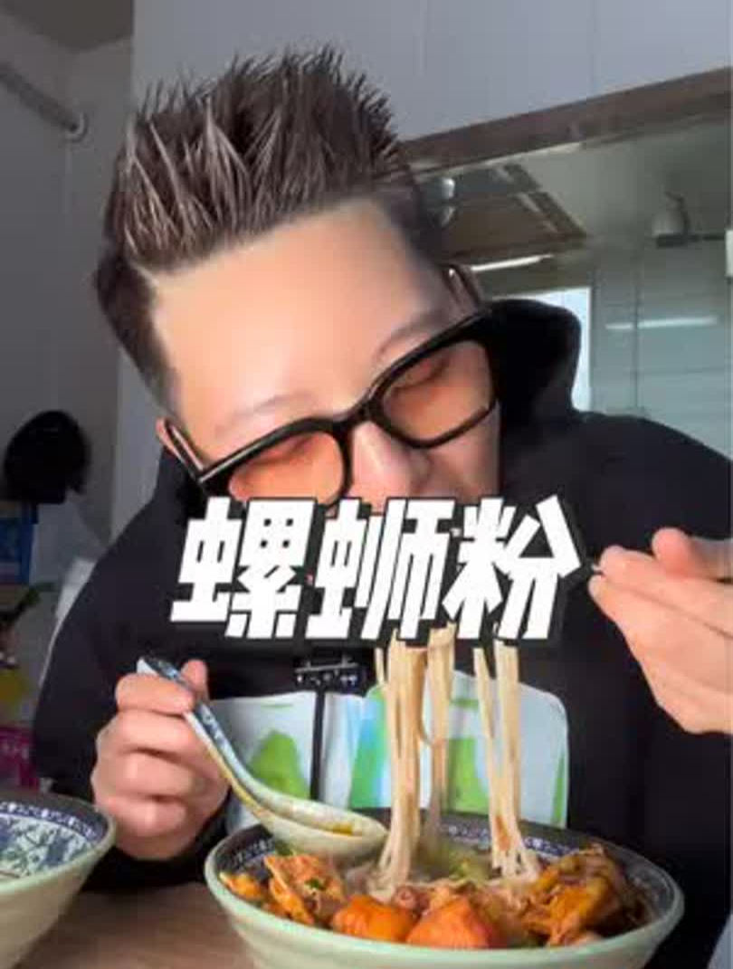 在南通花32元,吃一碗+鸭脚鸭胗炸蛋豆泡广式香肠鹌鹑蛋的螺蛳粉