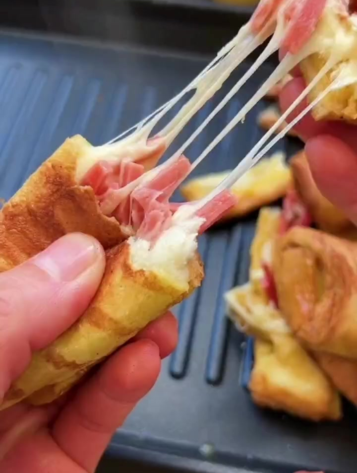 可以看到拉丝的肉松面包,味道肯定不会差