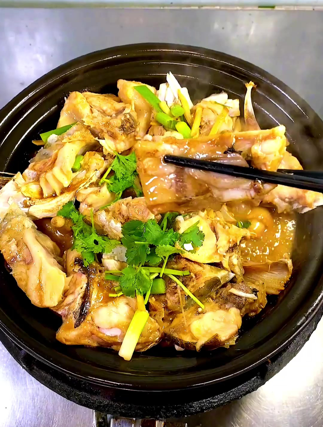 这样做出来的家鸡焗鱼头,真的太香太下饭了