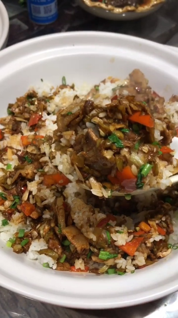 发现一家隐藏了超多好吃的湘菜馆～干蒸药膳鸡剁椒鱼头杂粮包臭豆腐下饭菜～