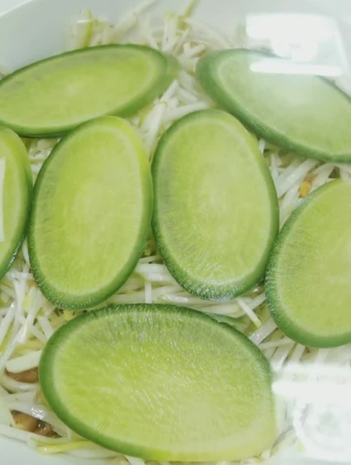 闷辣菜丝,爆锅的时候也可以放点花椒八角