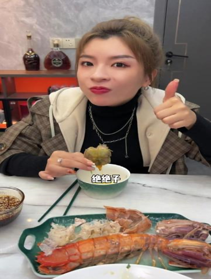 海鲜砂锅粥有现成的 但不会做水煮鱼的男生 会暗地里多看我几眼