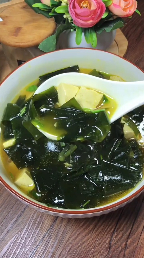 海带豆腐汤!口味清淡!营养丰富。赶紧做起来吧