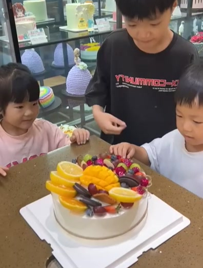 快乐亲子互动时间,出去做蛋糕