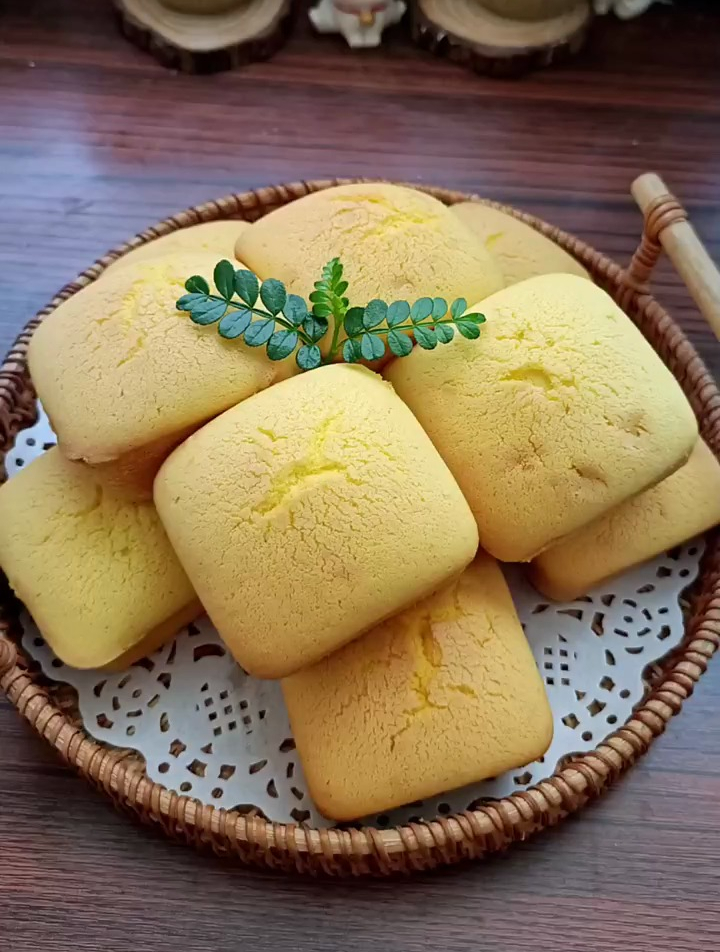 金灿灿的南瓜鸡蛋糕,松软软软有着淡淡的南瓜清甜