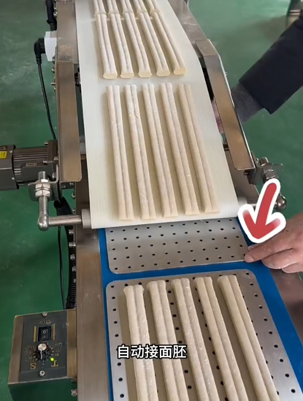 川丸全自动油条油条成型机速冻油条生胚机的特点