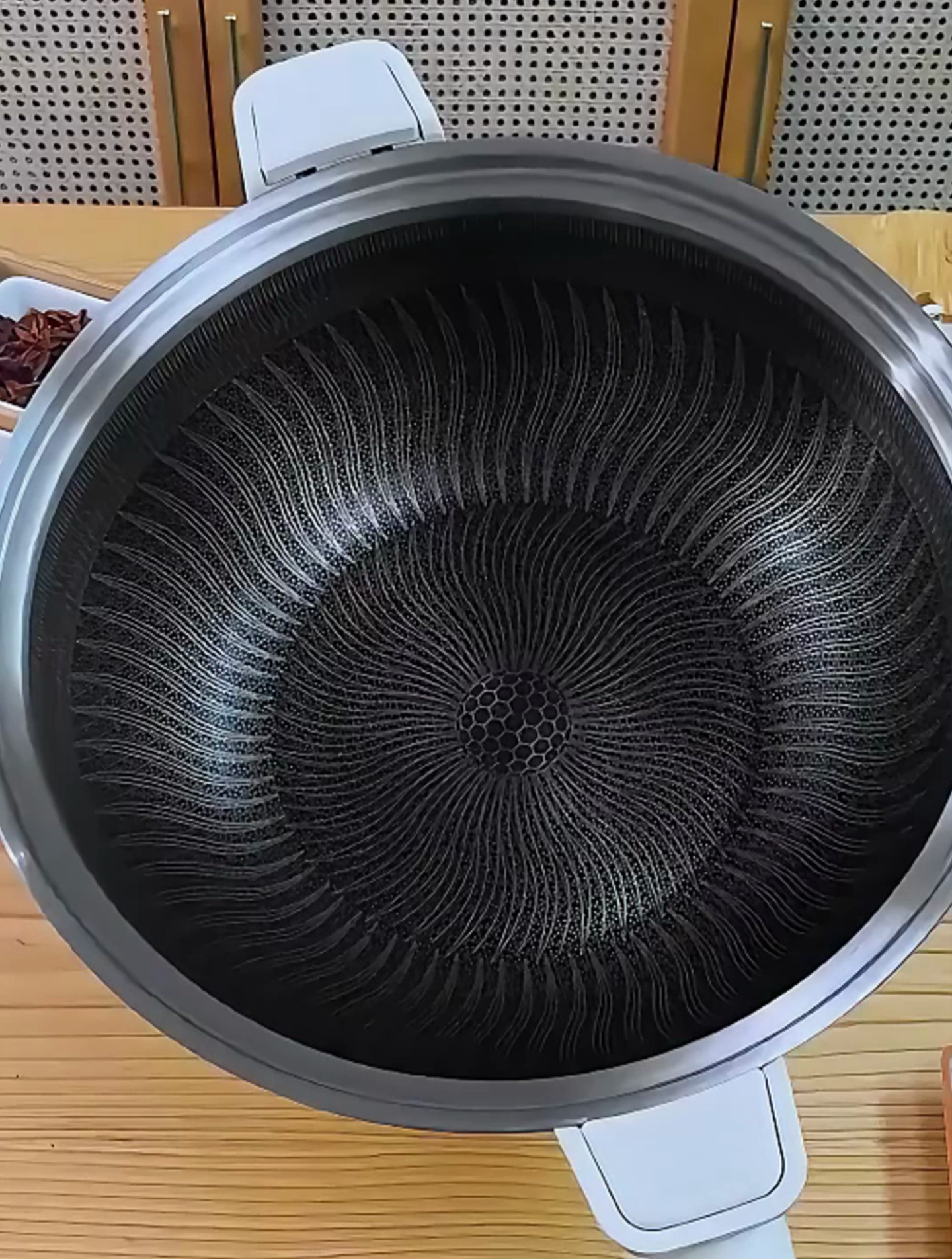 煎炒焖炖煮样样精通的多功能电炒锅,火力大,清洗也方便