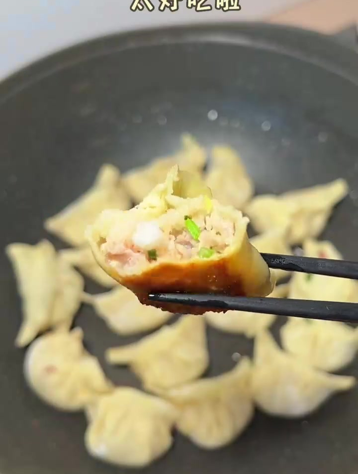 白菜馅的饺子,你学我这样包真的很鲜甜,一口一个太满足了