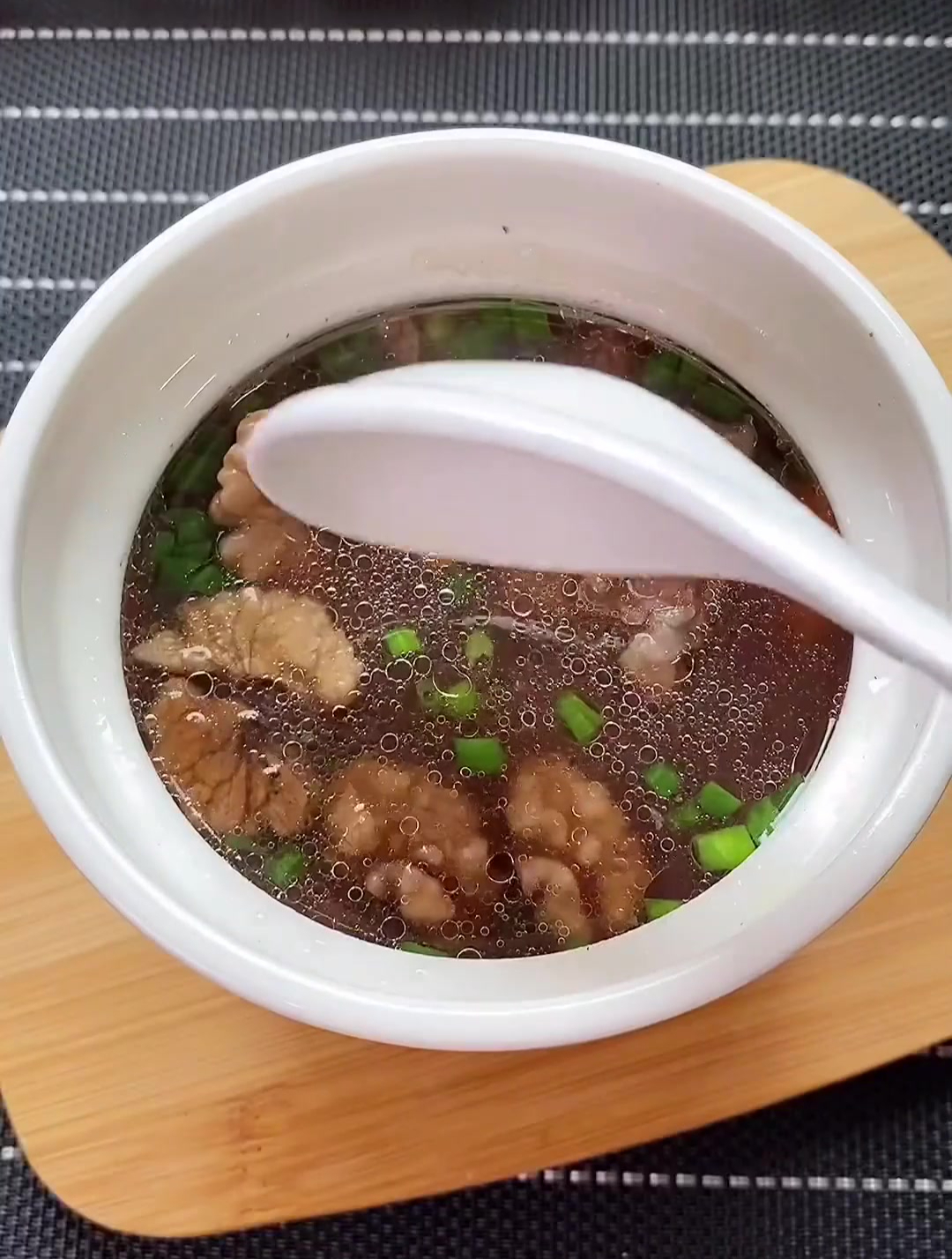 家里的孩子不爱吃饭,每周给孩子做一次山药排骨汤,营养又美味!