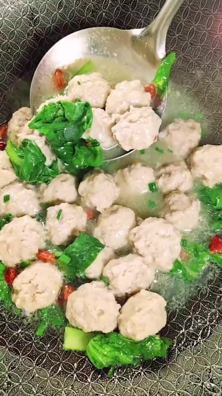 青菜肉丸汤做法教程,营养美味又下饭