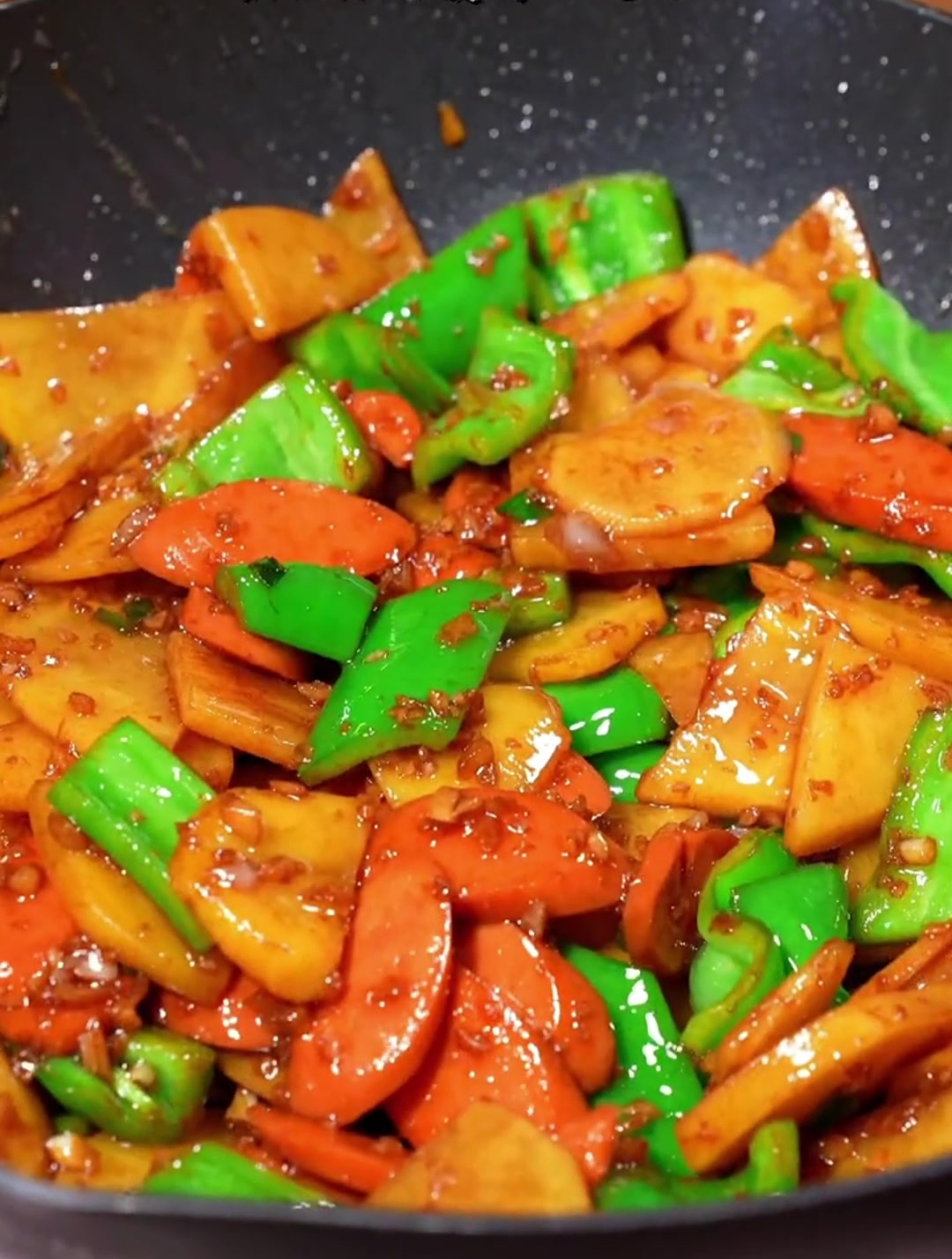 这道 辣椒炒土豆片 家常到不能再家常的