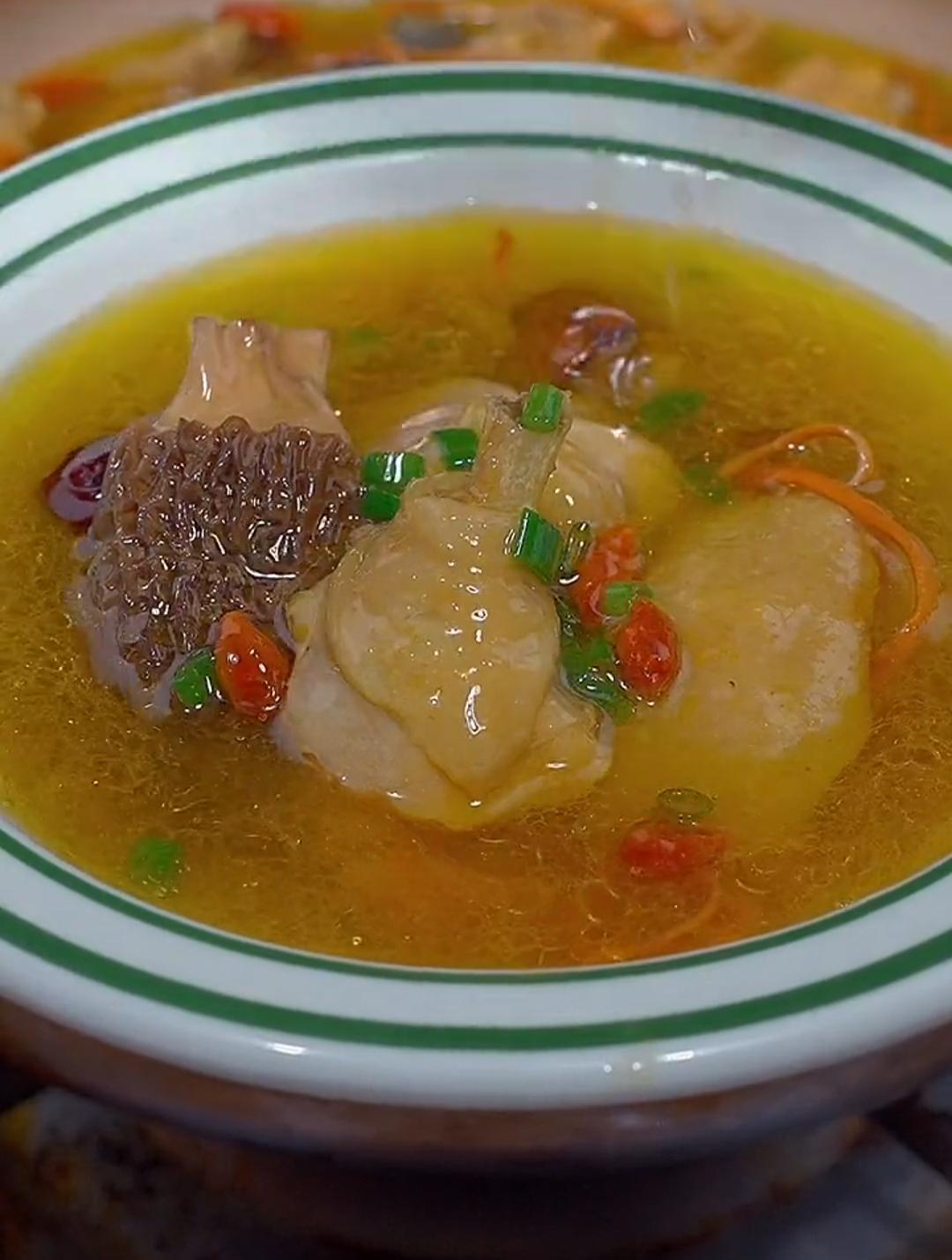 这样炖出来的老母鸡汤皮脆肉烂,汤鲜味美