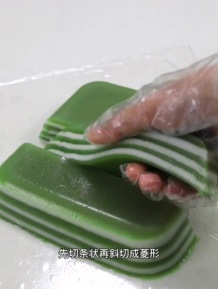 春天风味的千层糕,咬一口软糯Q弹