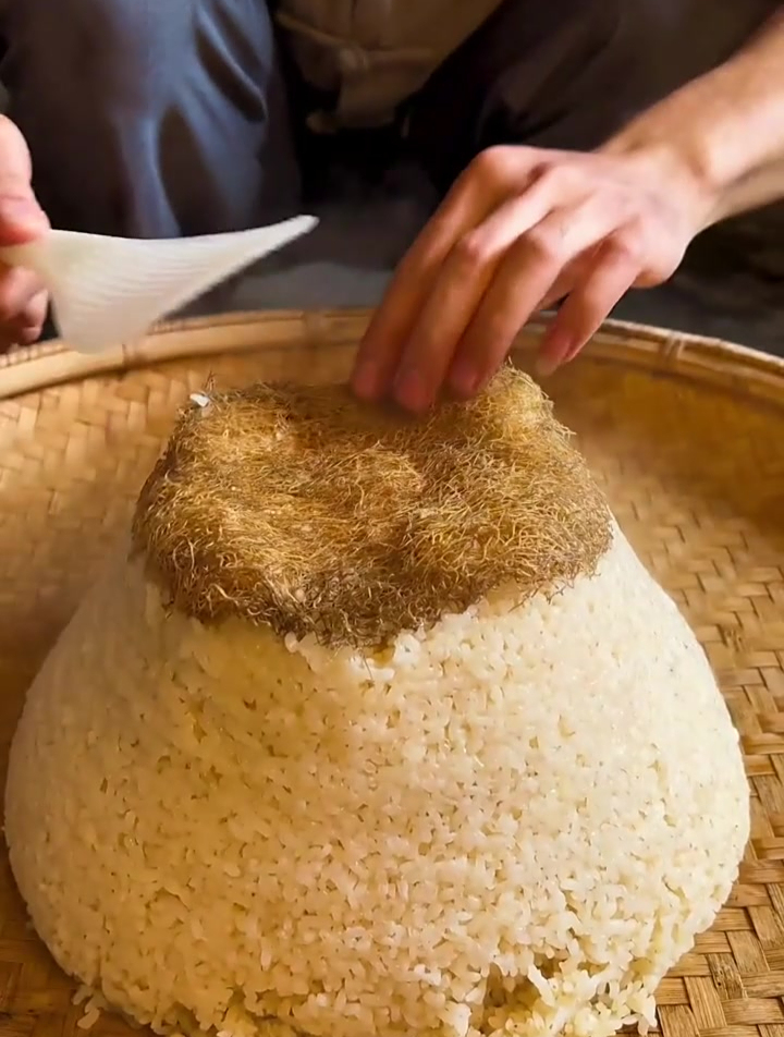 稻花鱼腌制半年后做成酸鱼 一道难以忘怀的家乡味道