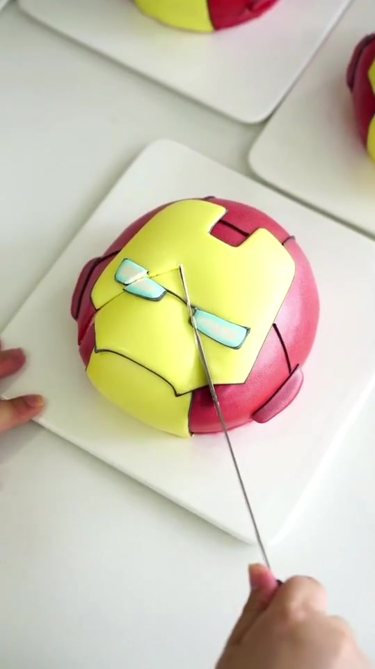 萌萌哒钢铁侠蛋糕