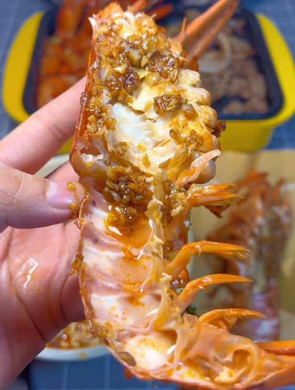 还是大龙虾好吃啊,小的根本不过瘾