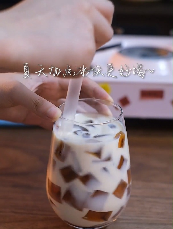 奶茶店的黑钻奶茶在家做原来这么简单