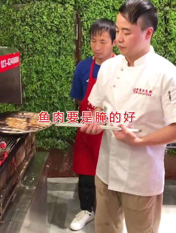 烤鱼腌制配方盐25克、水400克、老姜25克、大蒜30克