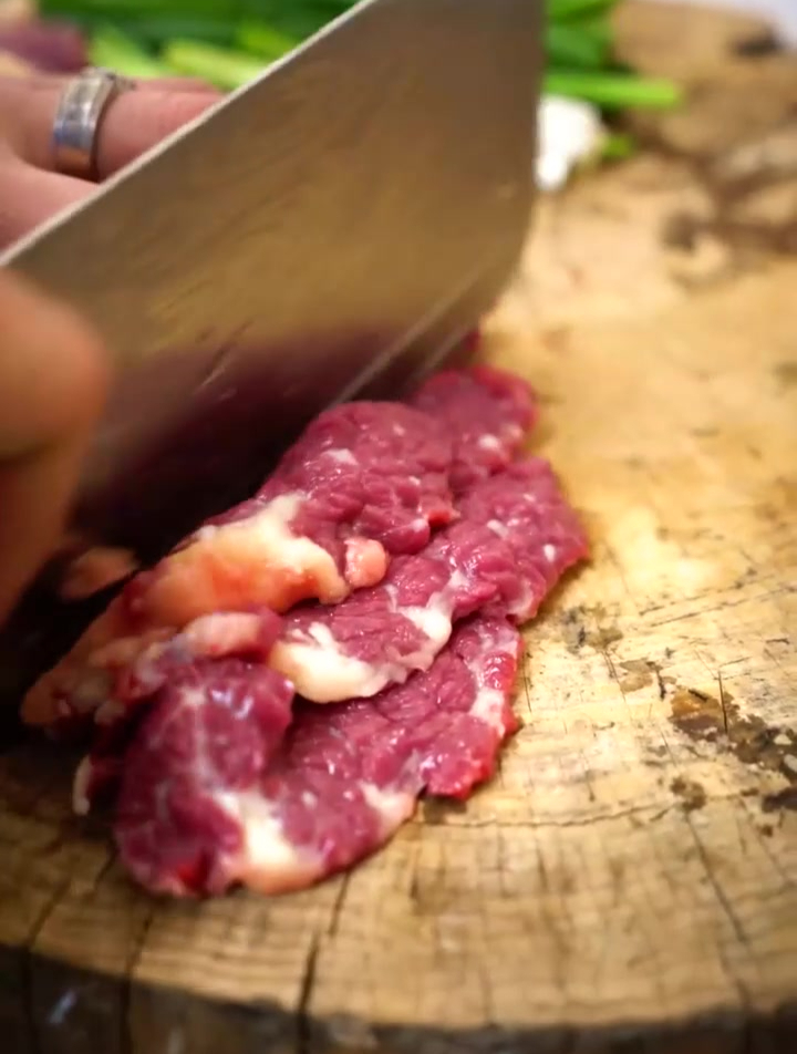 只需要50块就能在家里做家庭版串串香 家里有电饭煲就能一