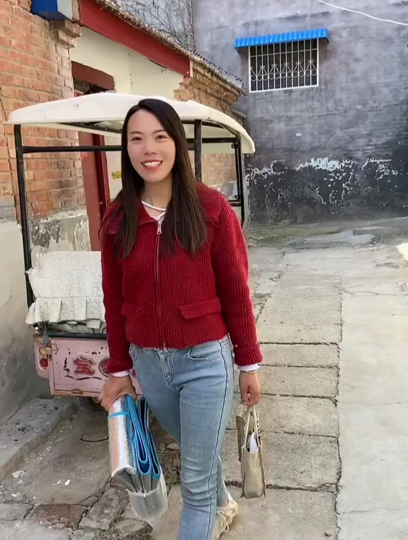 今天给俺哥买了他喜欢吃的烧饼夹肉,月亮的做法更让人感动