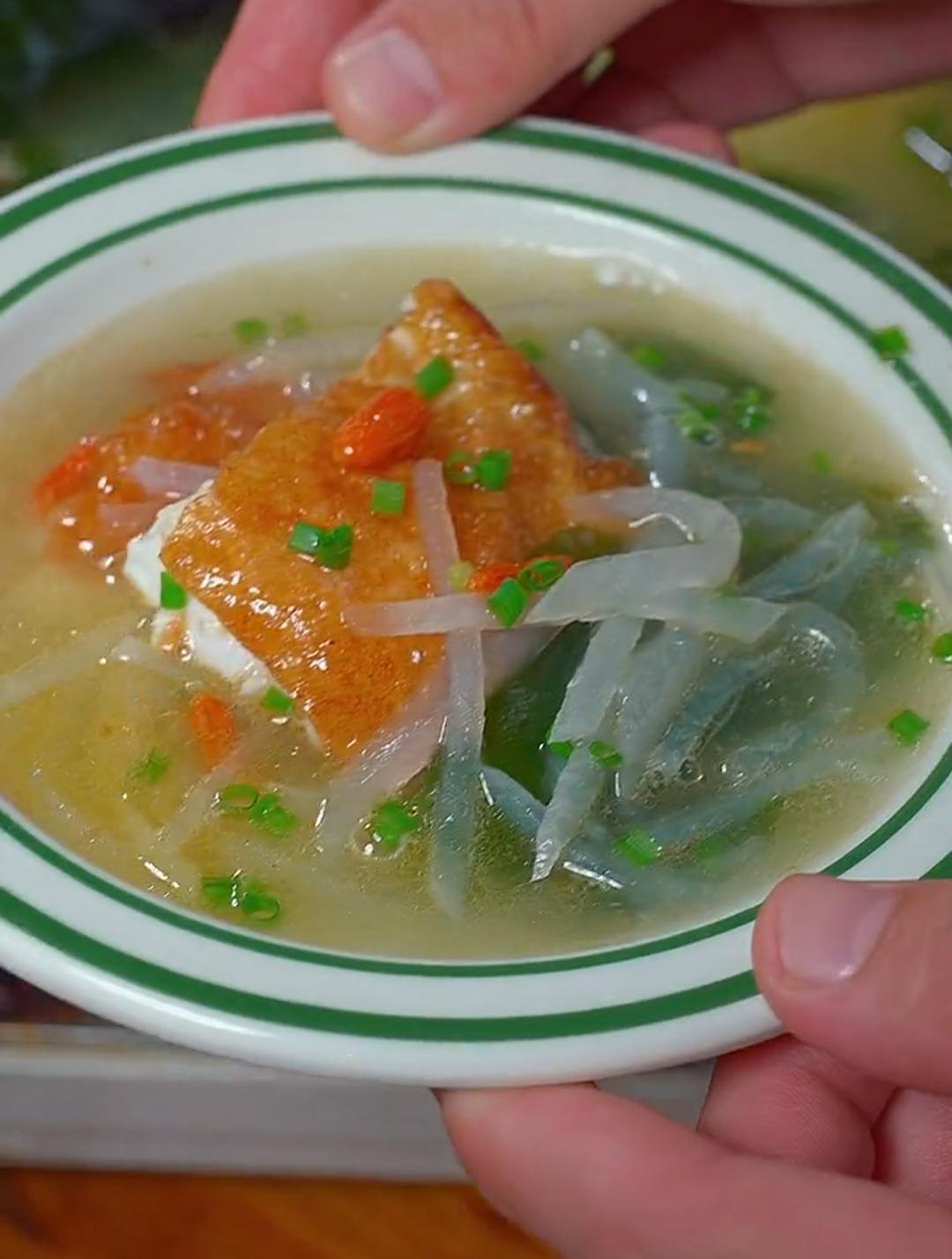 这样做的煎蛋萝卜汤都能当主食了,鲜美好喝