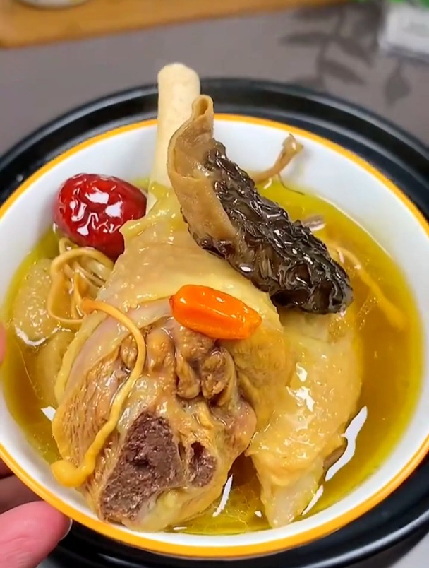 红枣枸杞土鸡汤,好喝又养生,年夜饭必须有它的姓名
