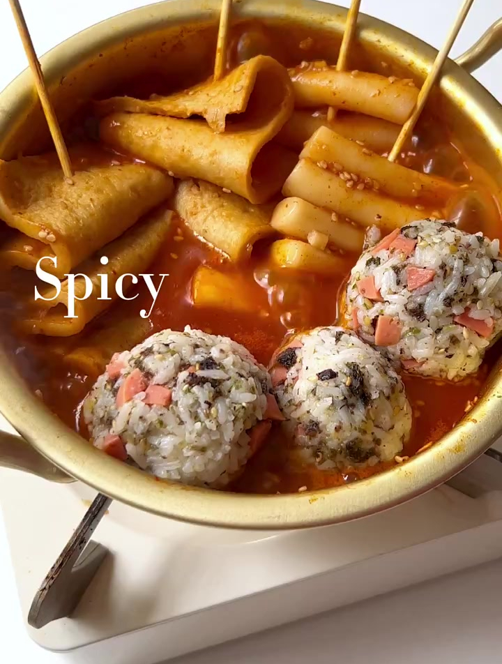 超美味韩式鱼饼年糕串,搭配饭团香辣过瘾