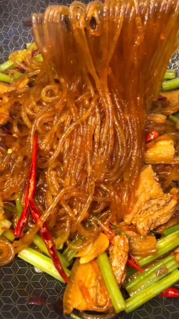 美食家常菜芹菜炒粉,嘎嘎好吃