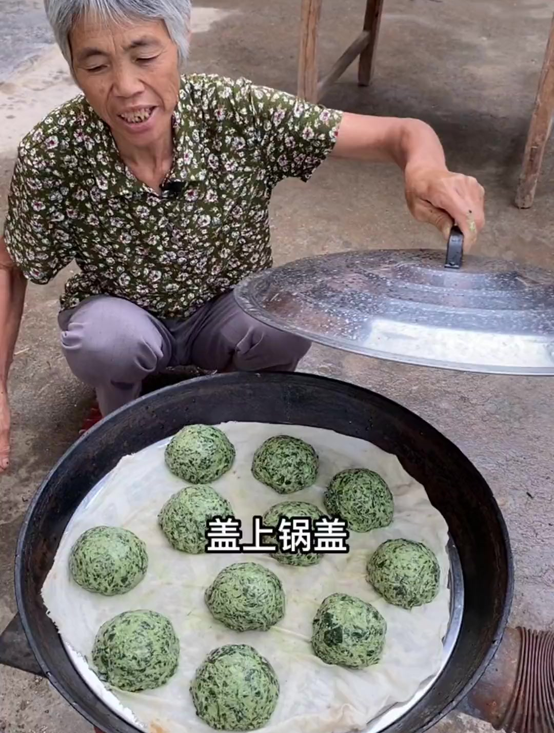 今天做的河南特色美食,蒸红薯叶窝窝头,还是那小时候的味道
