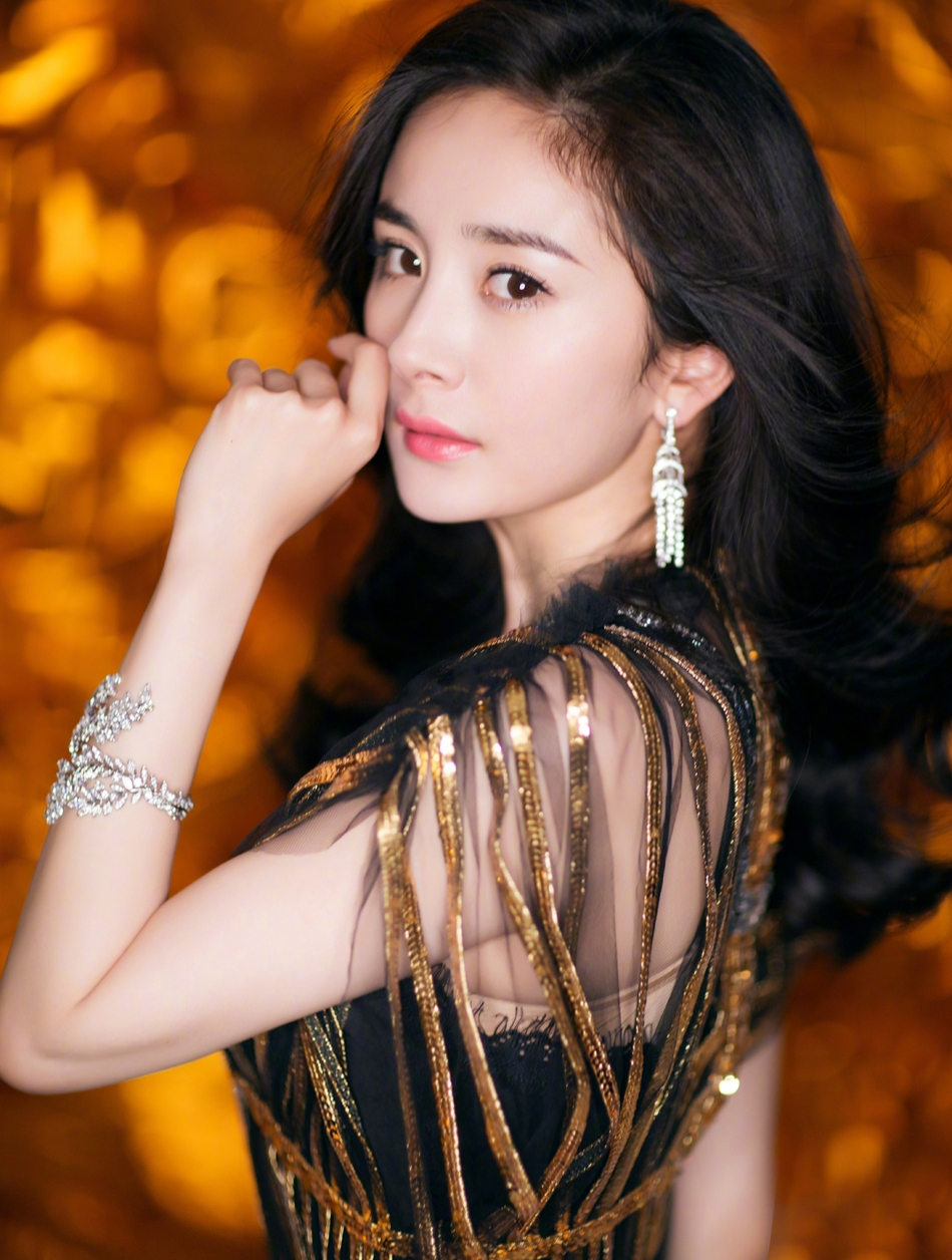 嘉行传媒吃相难看,杨幂刚宣布离开,老东家直接删除她照片