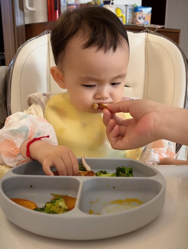 儿童版奥尔良烤翅,太香了,吃了一个不满足