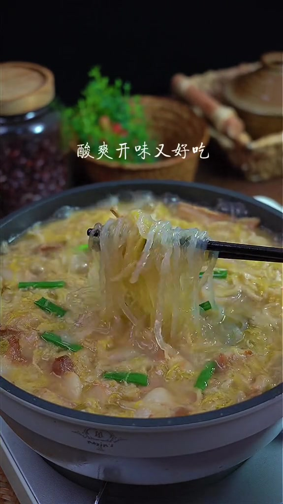 天冷来一锅酸菜猪肉炖粉条,暖乎乎的酸爽又好吃